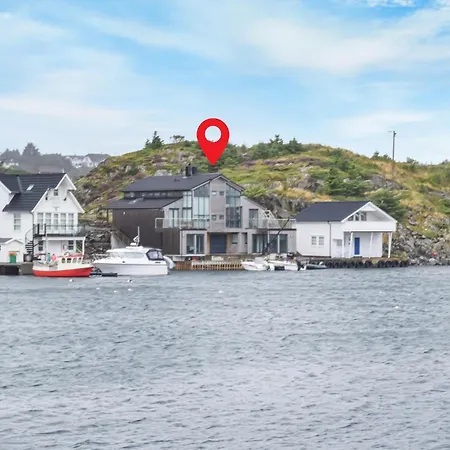 Gorgeous In Stolmen With Kitchen