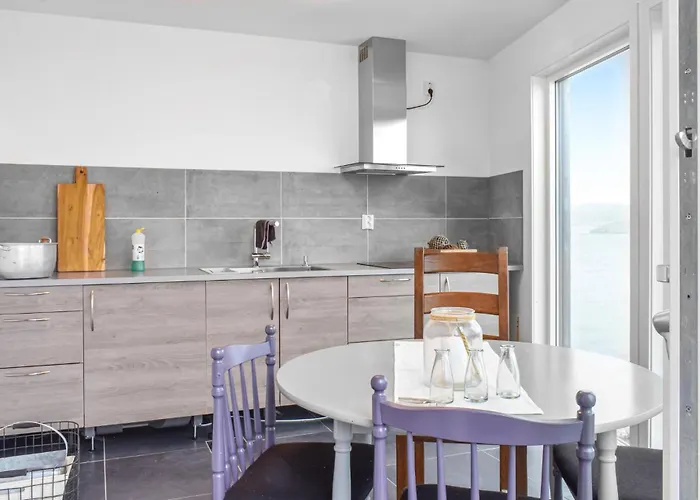 Gorgeous In Stolmen With Kitchen Hébergement de vacances Stokkan